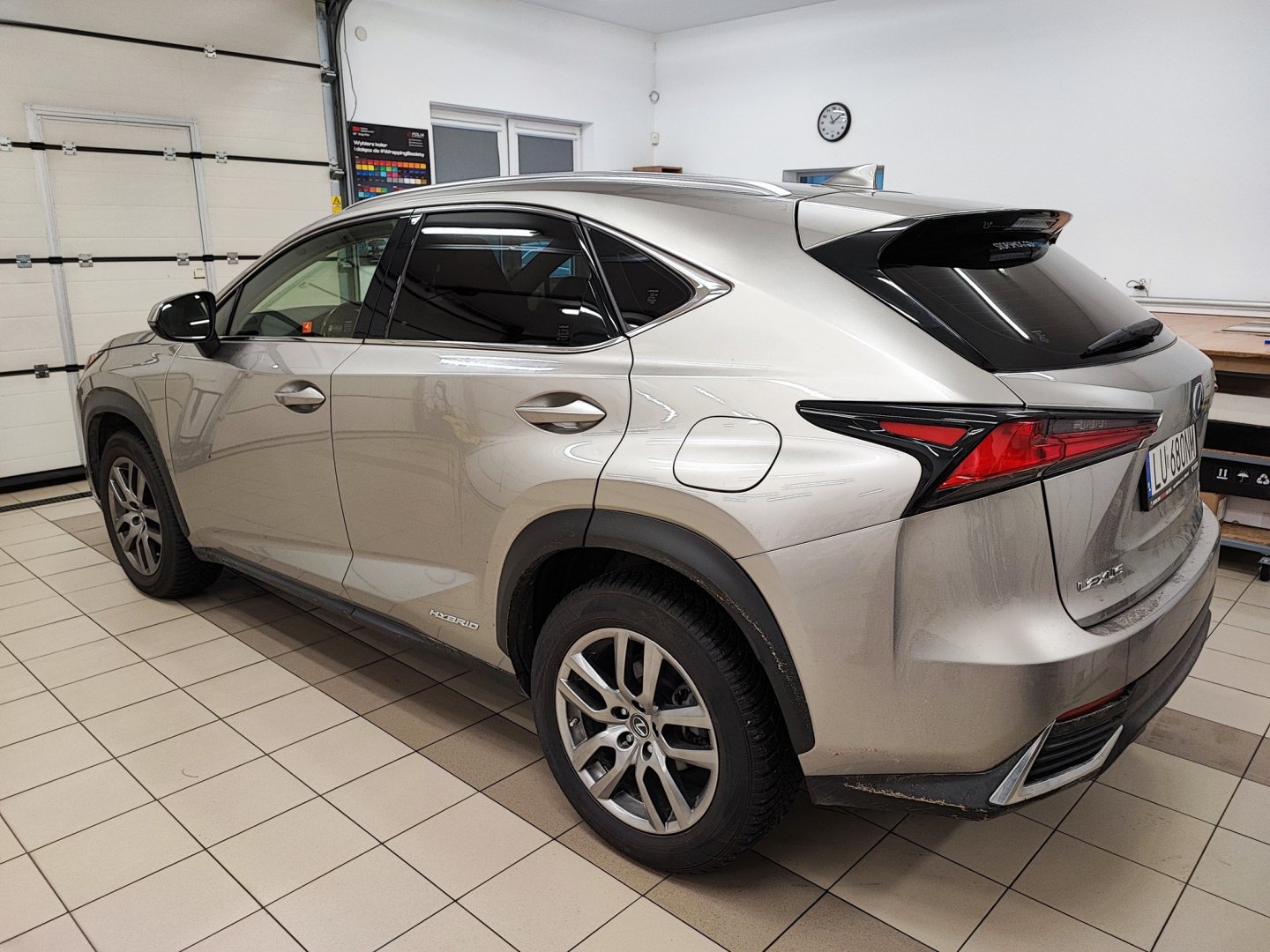Przyciemnianie szyb w aucie typu VAN/SUV w Lublinie – Lexus, realizacja studia RADIS