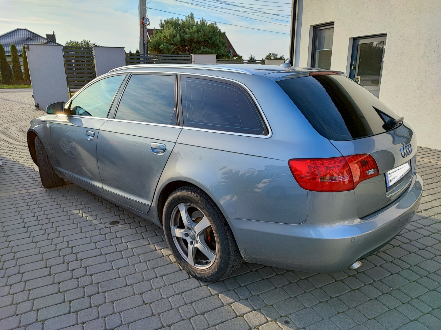 Przyciemnianie szyb w aucie typu sedan w Lublinie – Audi A6, realizacja studia RADIS